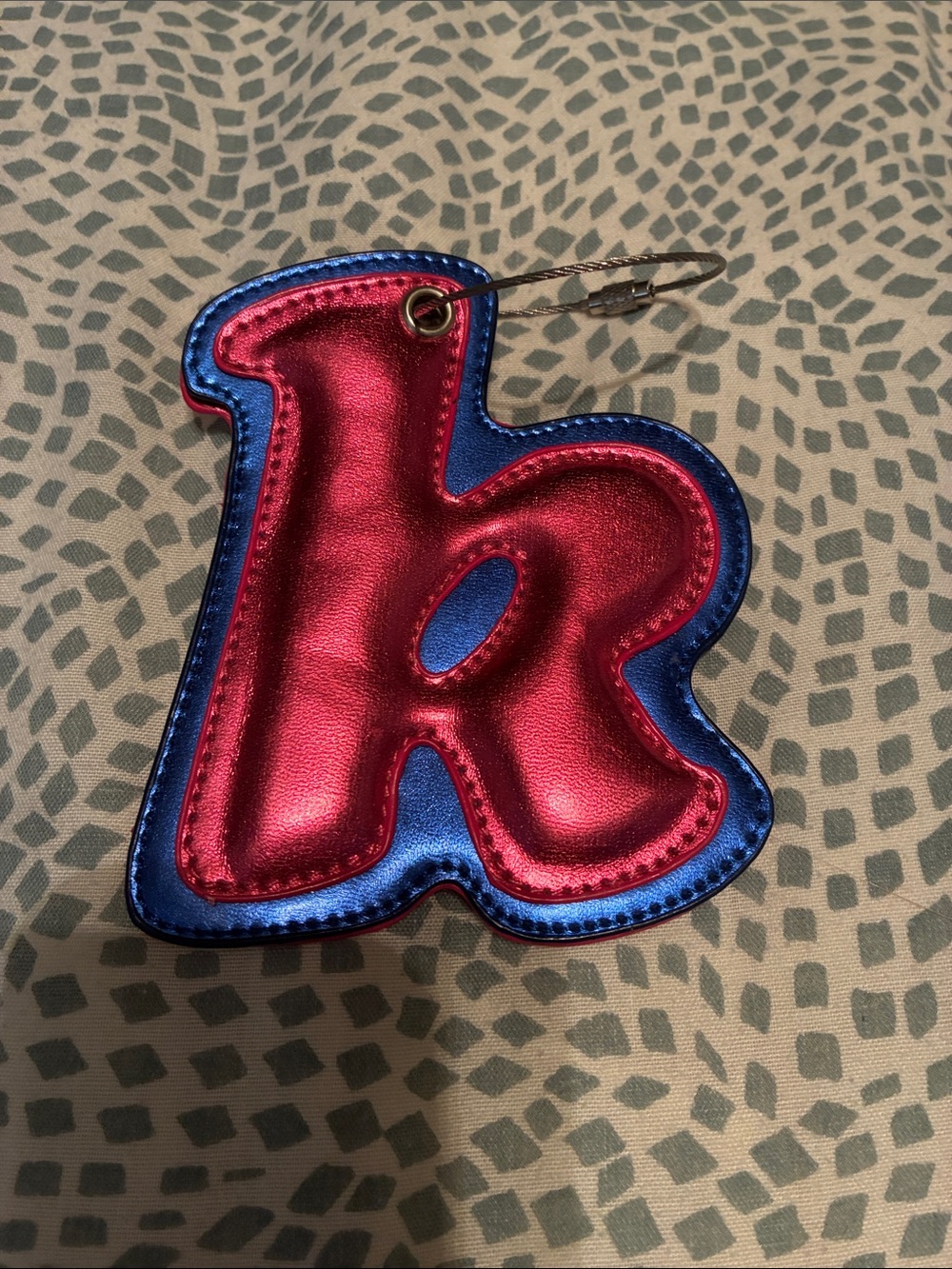 GUC Limited Too Metallic ‘k’ Script Initial Luggage Tag - Pink and Blue